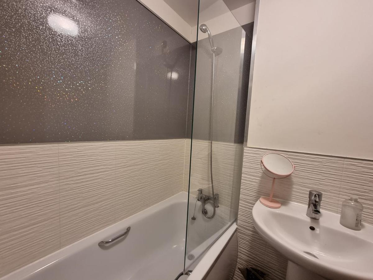 Kingsize Room Close To The A30 Camborne Pool Exterior photo